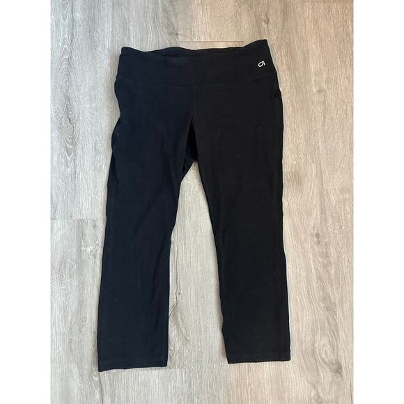 Gap Women's GapFit Reg Rise Blackout Technology Capri Leggings Black Size Small - Picture 2 of 3